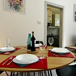 아파트 Luxury Allo In Center Of 우디네